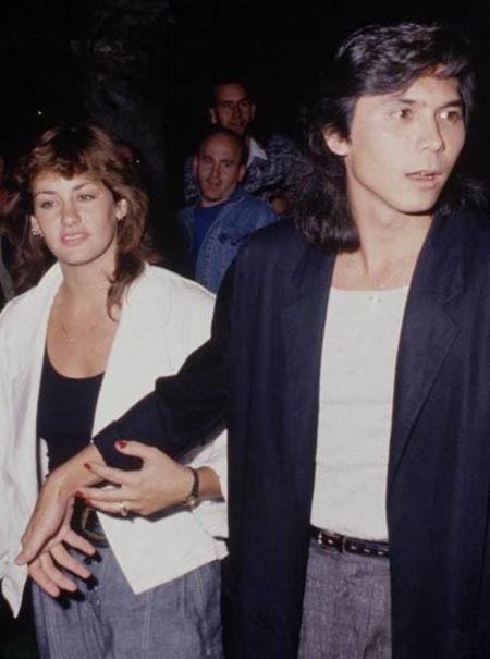 Julie Cypher's first husband was actor Lou Diamond Phillips.